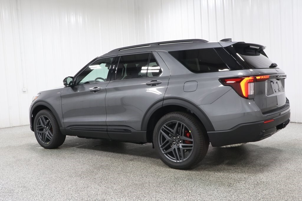 2026 Ford Explorer ST-Line photo 3