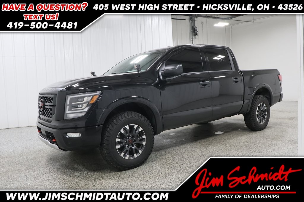 2024 Nissan Titan PRO-4X's photo