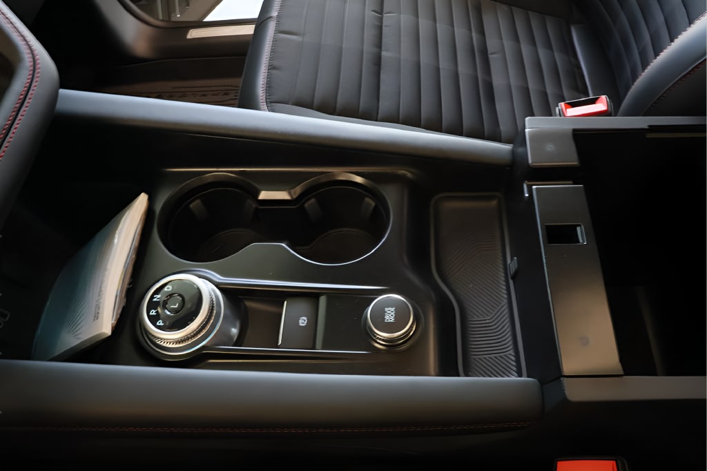 2026 Ford Explorer ST-Line - Photo 18