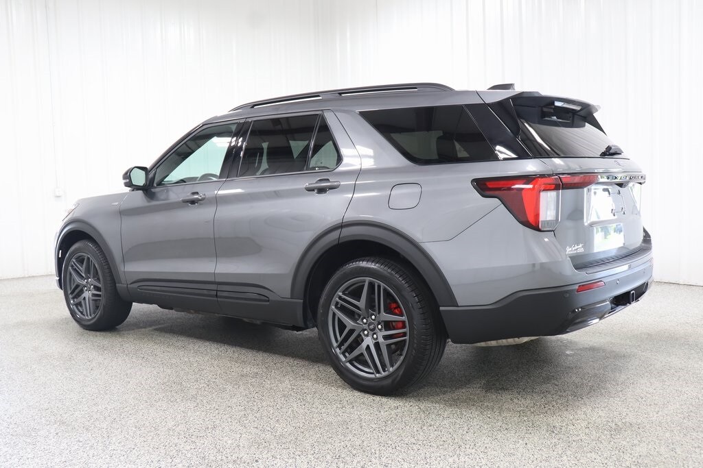 2025 Ford Explorer ST-Line photo 3