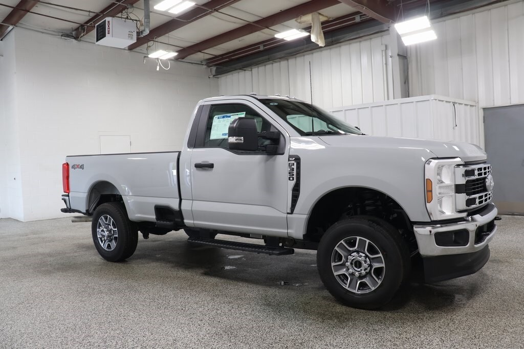 2025 Ford F-350 photo 2