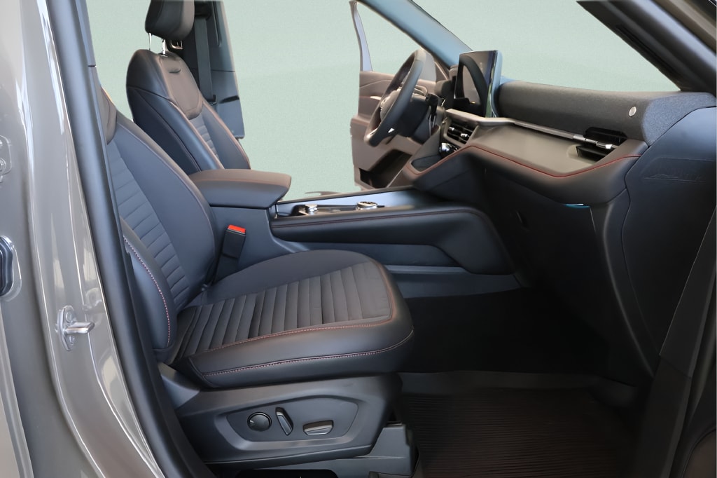 2026 Ford Explorer ST-Line - Photo 30