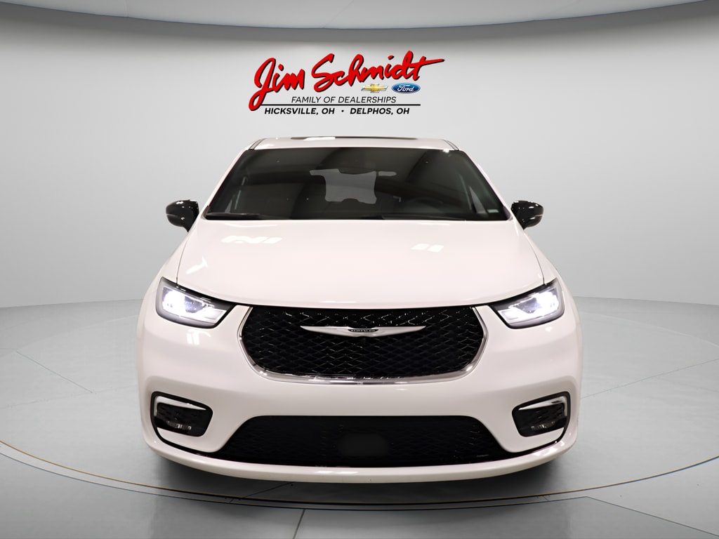 Used 2026 Chrysler Pacifica Limited Minivan/Van