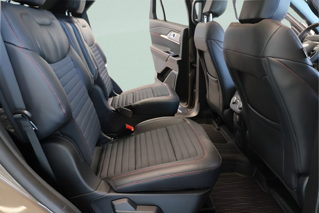 2026 Ford Explorer ST-Line - Photo 29