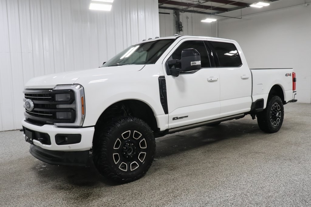 2025 Ford F-250 Super Duty Platinum's photo