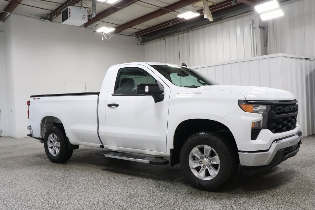 2025 Chevrolet Silverado 1500 photo 2