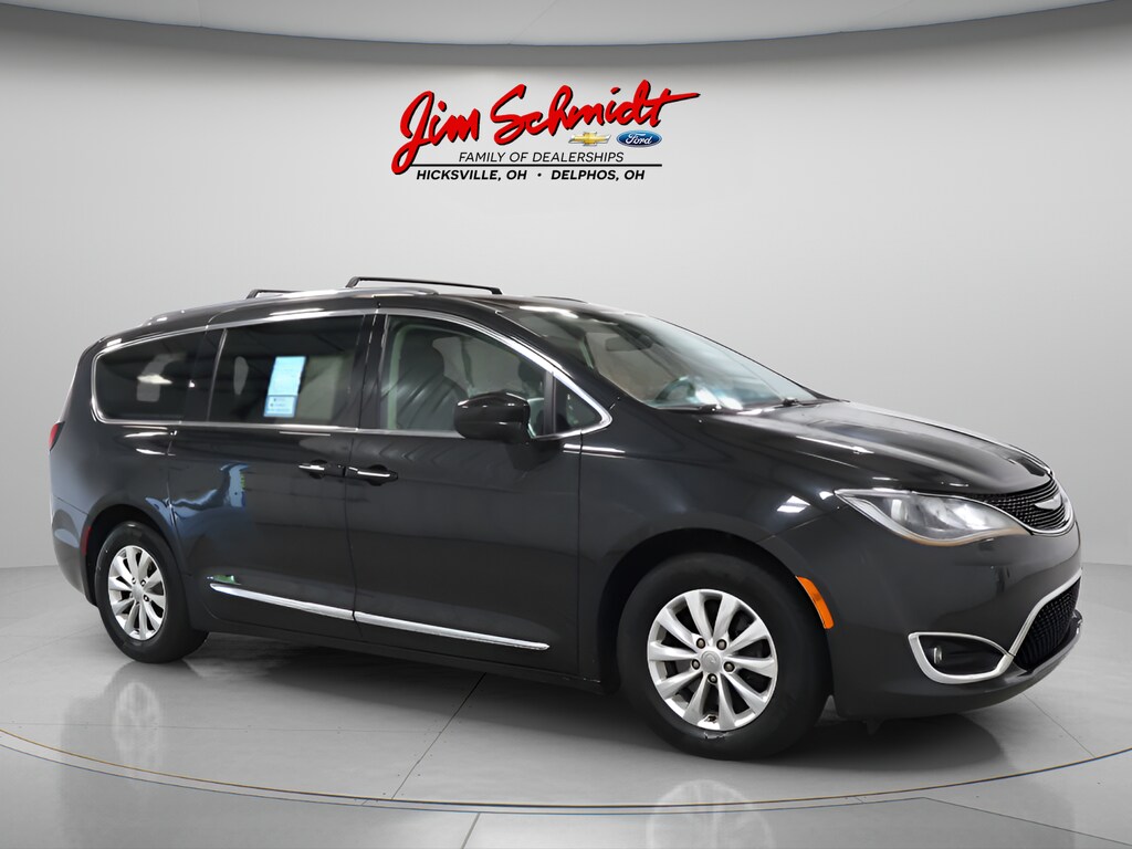 Used 2018 Chrysler Pacifica Touring L Minivan/Van