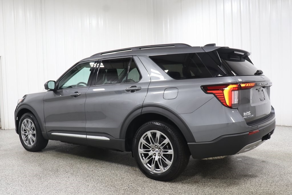 2025 Ford Explorer photo 3
