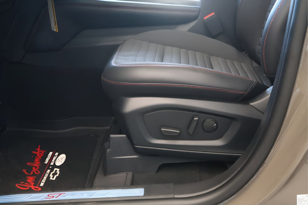 2026 Ford Explorer ST-Line - Photo 19