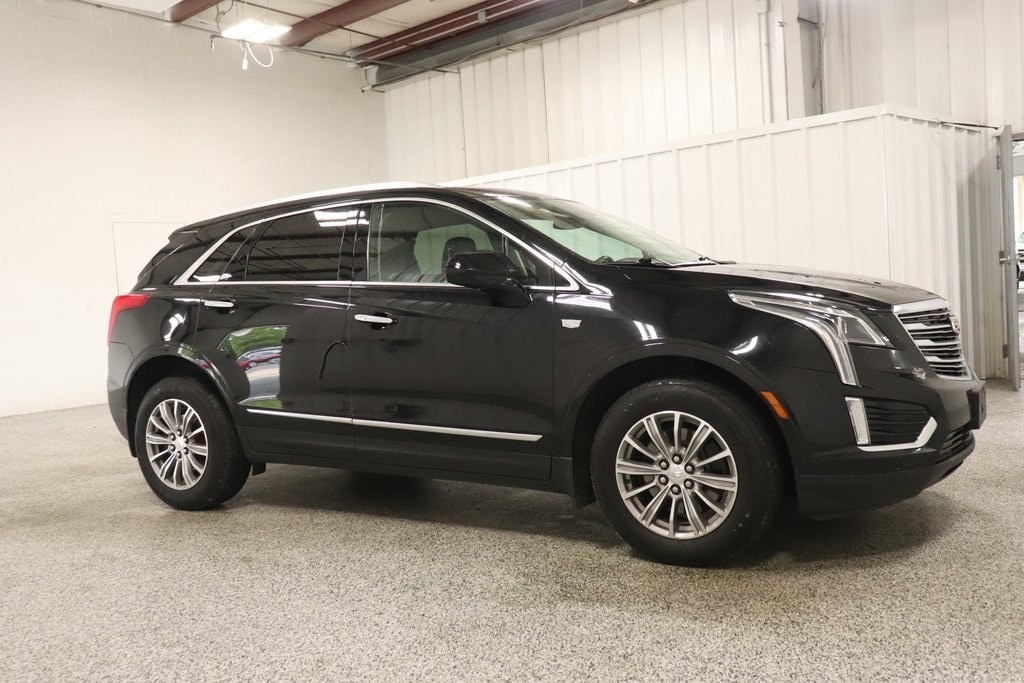 Used 2017 Cadillac XT5 Luxury with VIN 1GYKNDRSXHZ149670 for sale in Hicksville, OH