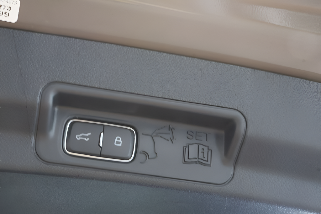 2026 Ford Explorer ST-Line - Photo 28