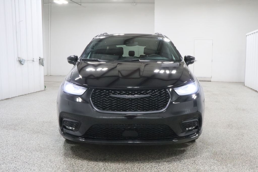 Used 2025 Chrysler Pacifica Limited Minivan/Van