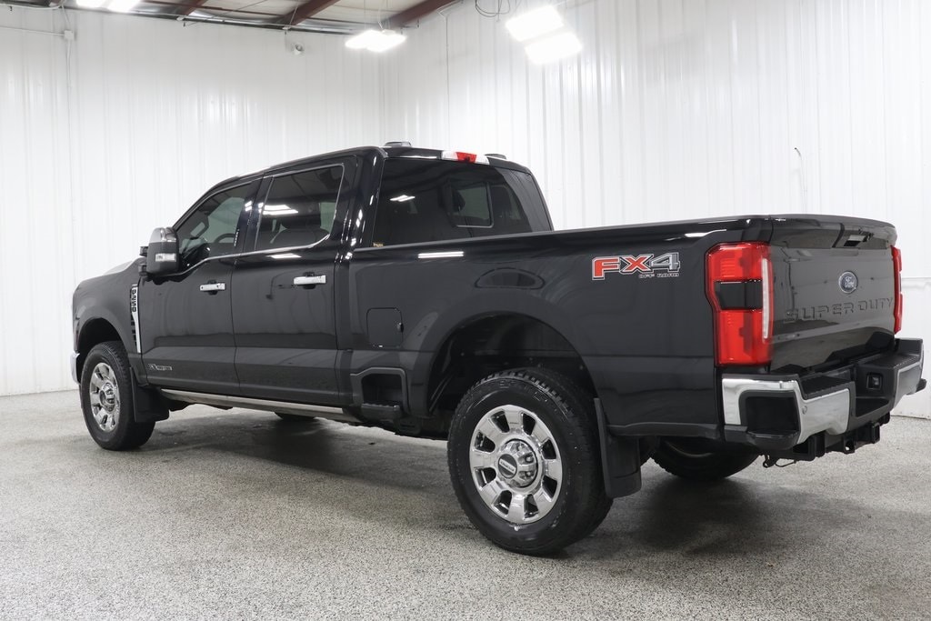 Used 2024 Ford F-250SD Lariat Truck