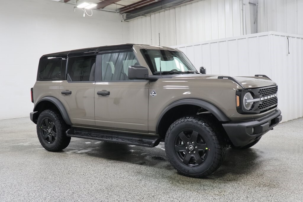 2025 Ford Bronco Outer Banks photo 2