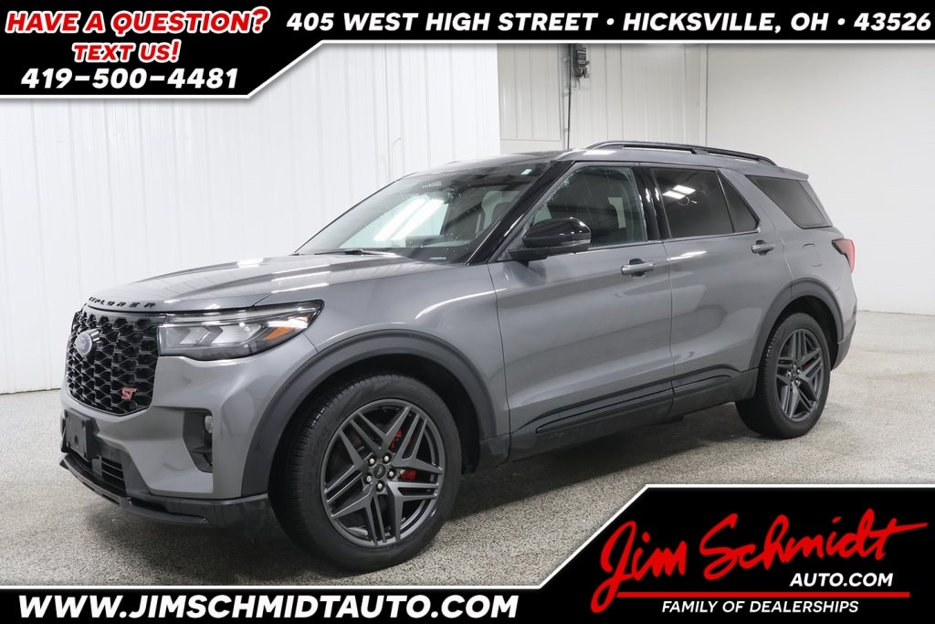 2025 Ford Explorer ST's photo