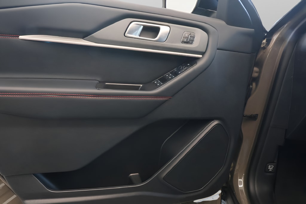 2026 Ford Explorer ST-Line - Photo 21
