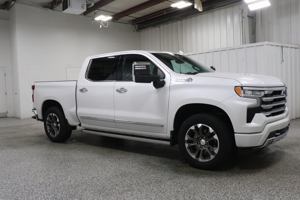 2025 Chevrolet Silverado 1500 High Country photo 2