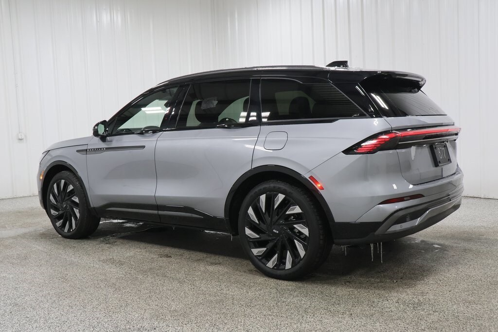 2025 Lincoln Nautilus Reserve photo 4