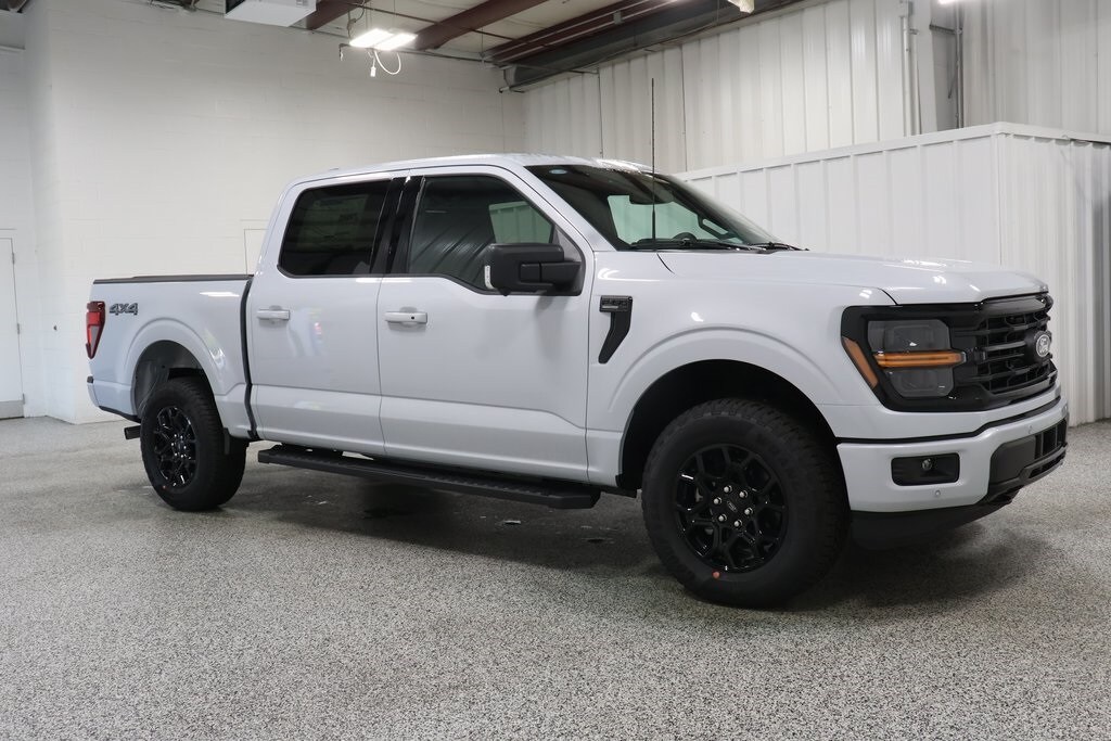 2025 Ford F-150 XLT photo 2