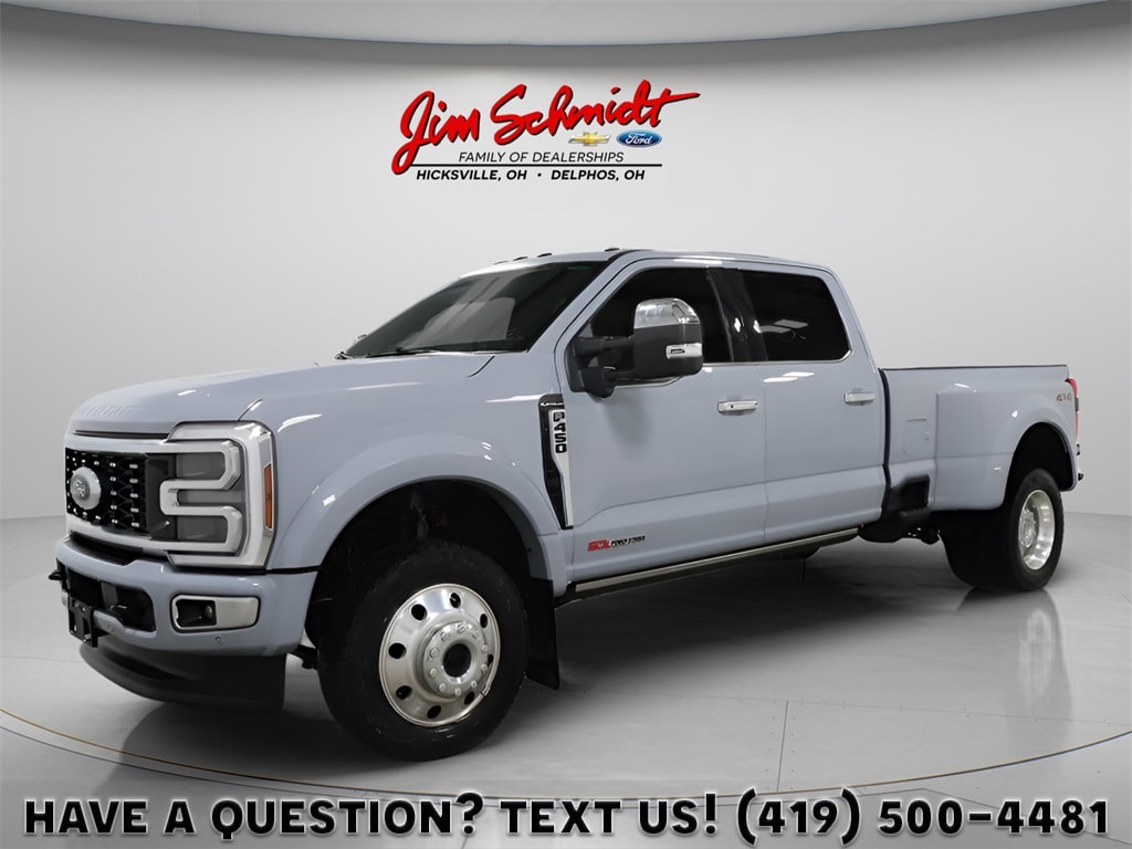 2025 Ford F-450 Super Duty Platinum's photo