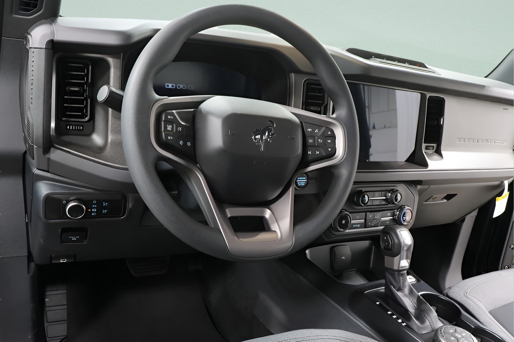 2025 Ford Bronco 2-Door Base - Photo 8