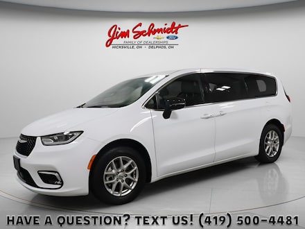 Used 2025 Chrysler Pacifica Select Minivan/Van Hicksville Ohio