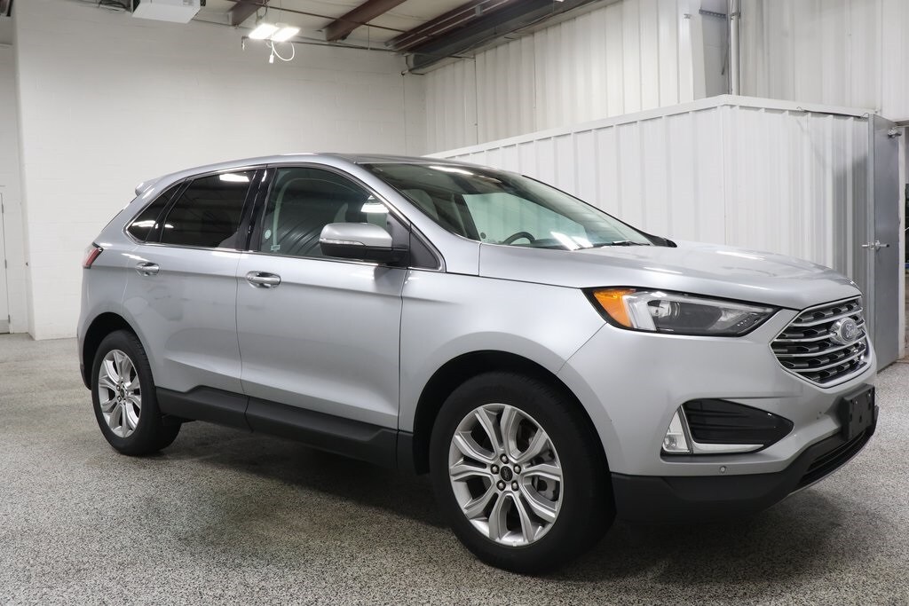 2024 Ford Edge Titanium photo 2