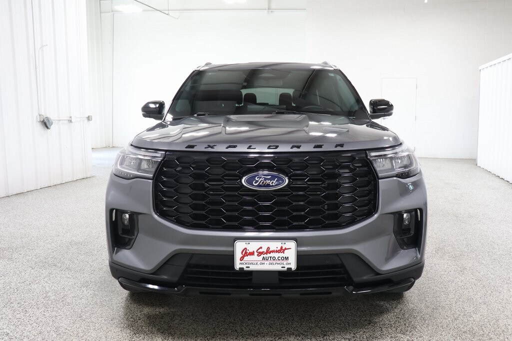 2025 Ford Explorer ST-Line photo 2