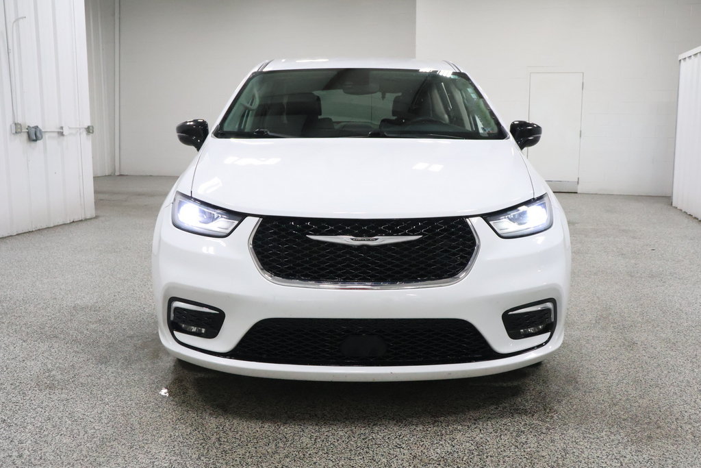 Used 2024 Chrysler Pacifica Touring L Minivan/Van