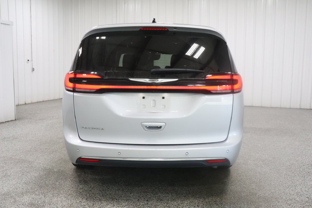 Used 2024 Chrysler Pacifica Touring L Minivan/Van
