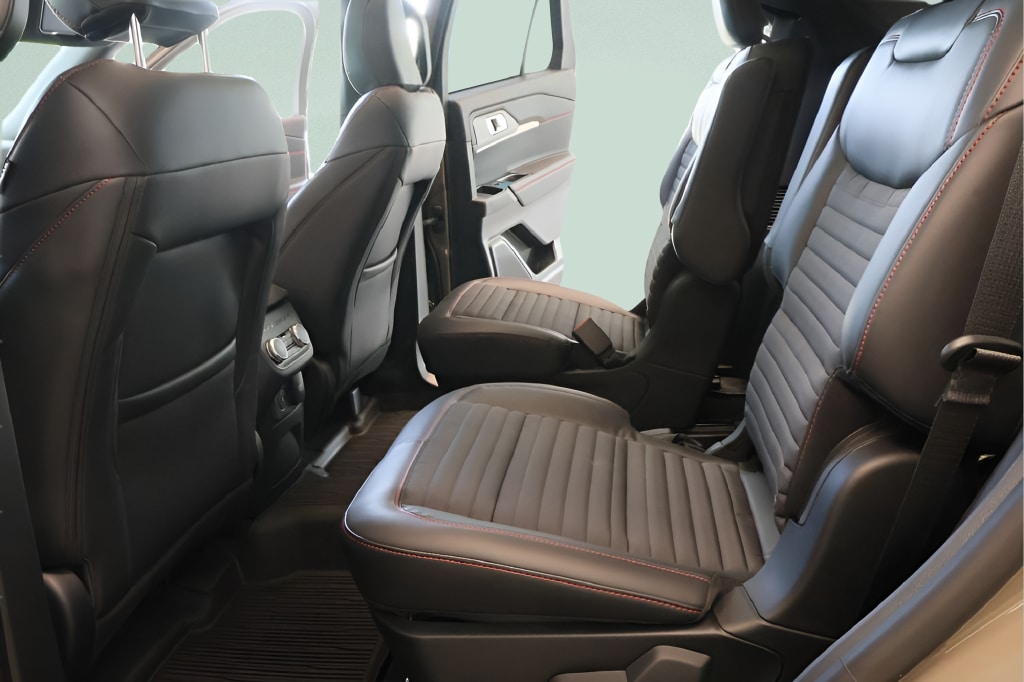 2026 Ford Explorer ST-Line - Photo 24