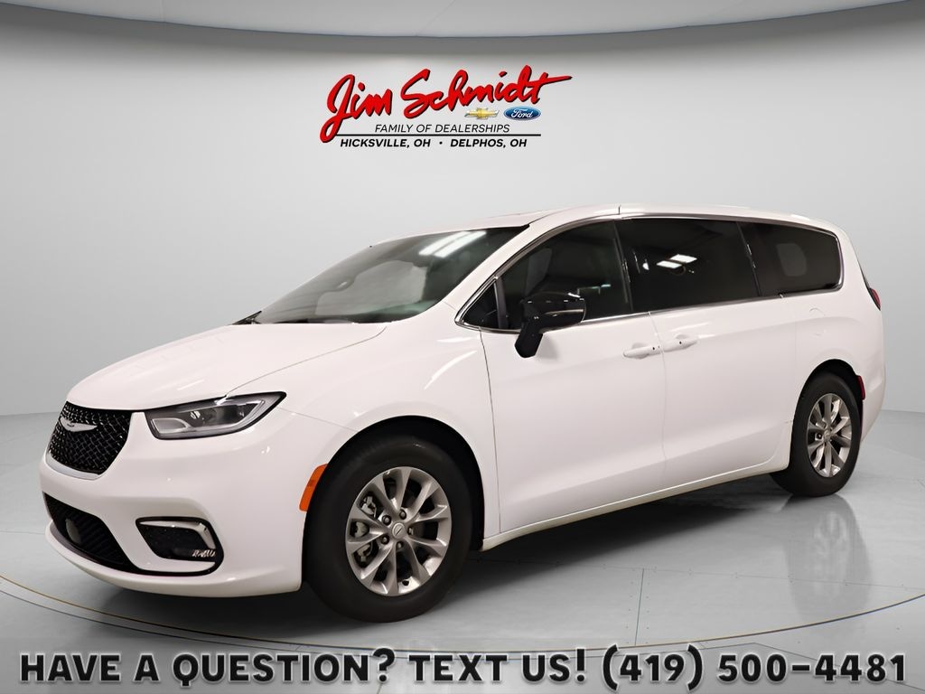 Used 2026 Chrysler Pacifica Limited Minivan/Van
