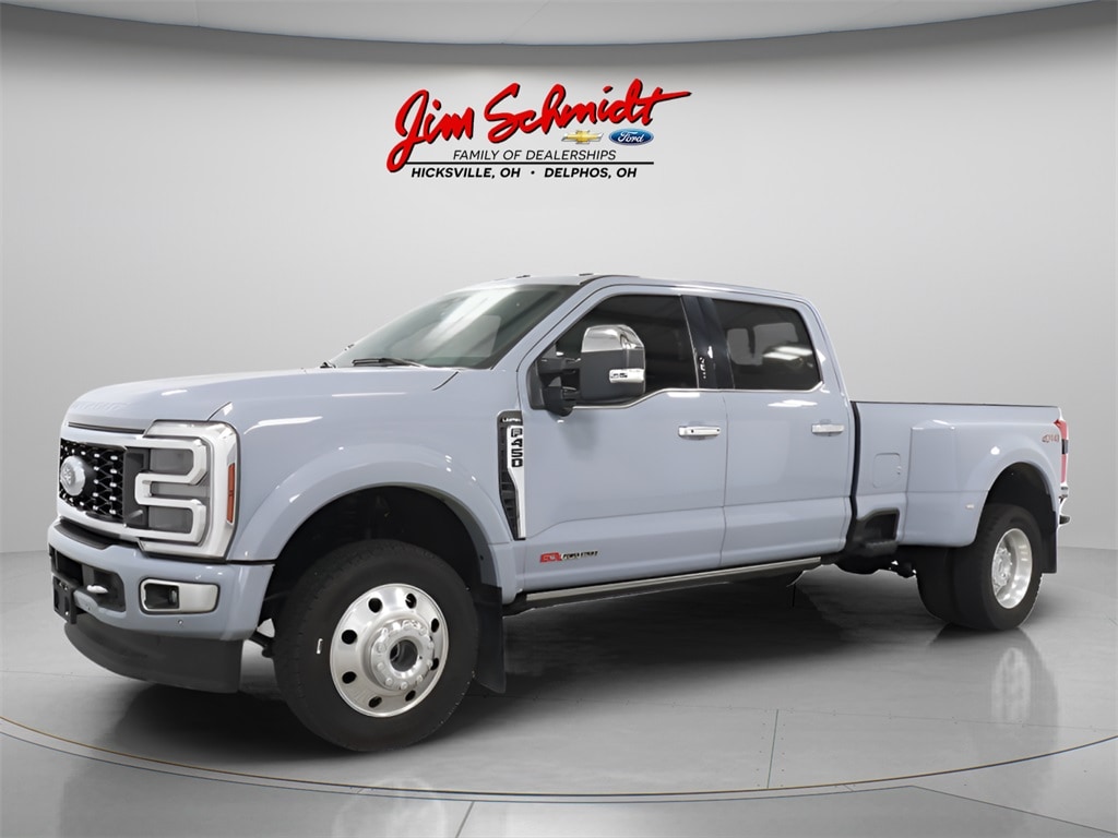 2024 Ford F-450 Super Duty Limited's photo