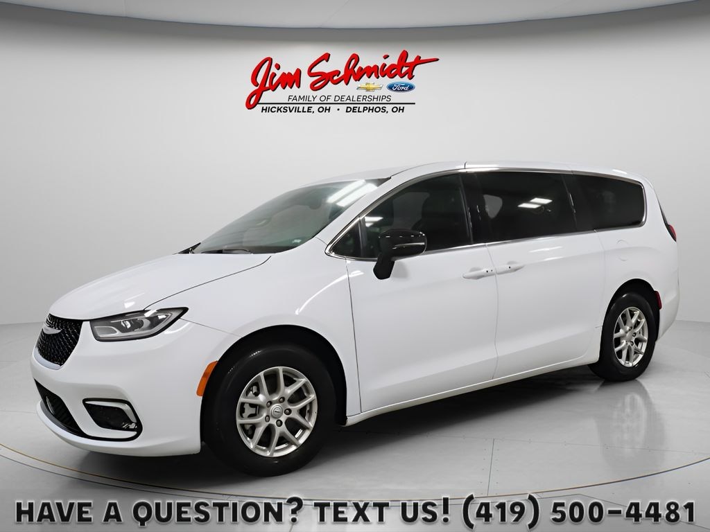 Used 2026 Chrysler Pacifica Select Minivan/Van
