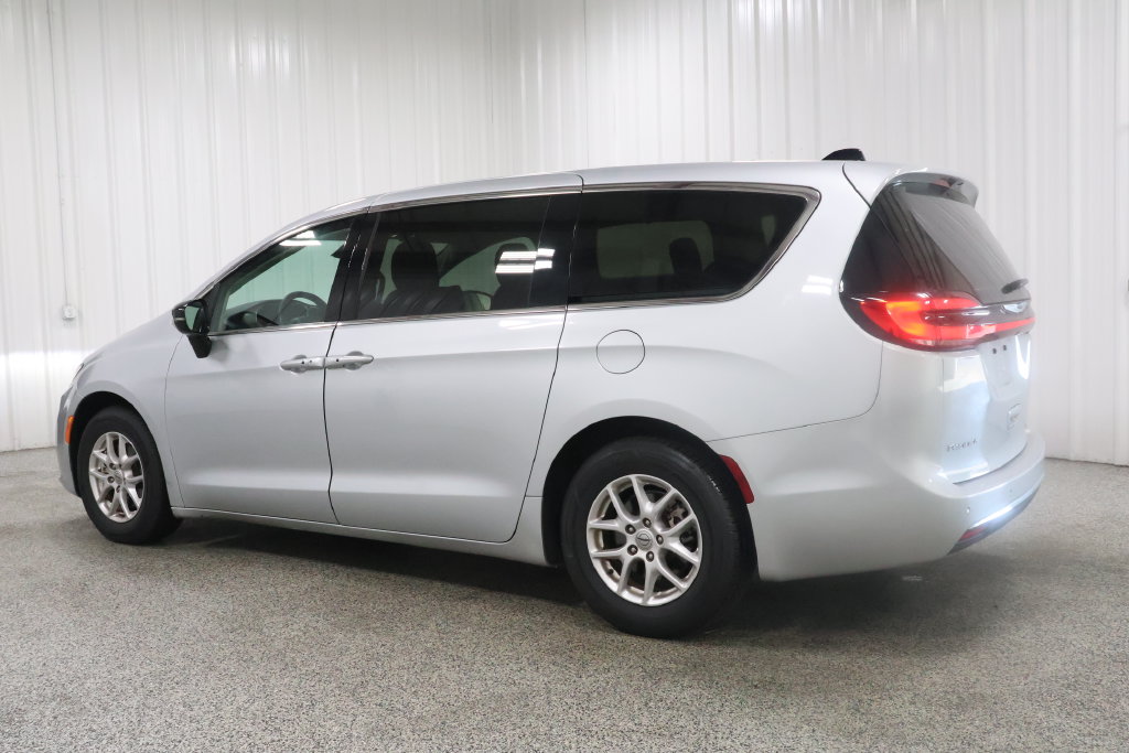 Used 2024 Chrysler Pacifica Touring L Minivan/Van