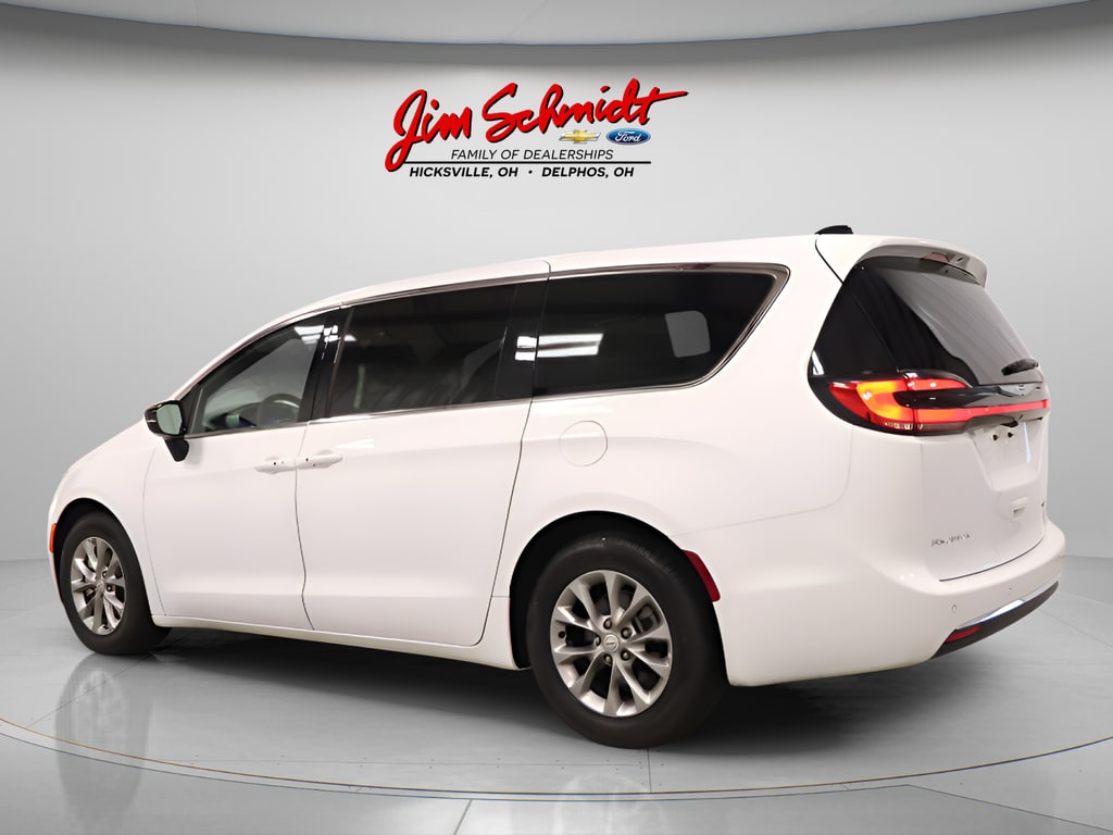 Used 2026 Chrysler Pacifica Limited Minivan/Van
