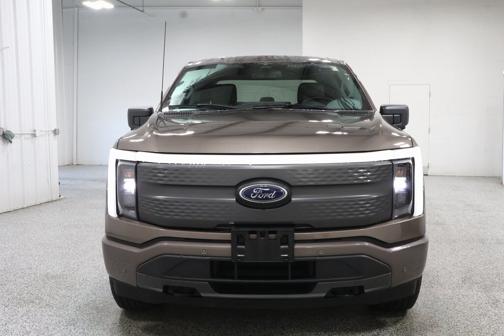 2023 Ford F-150 Lightning XLT photo 3