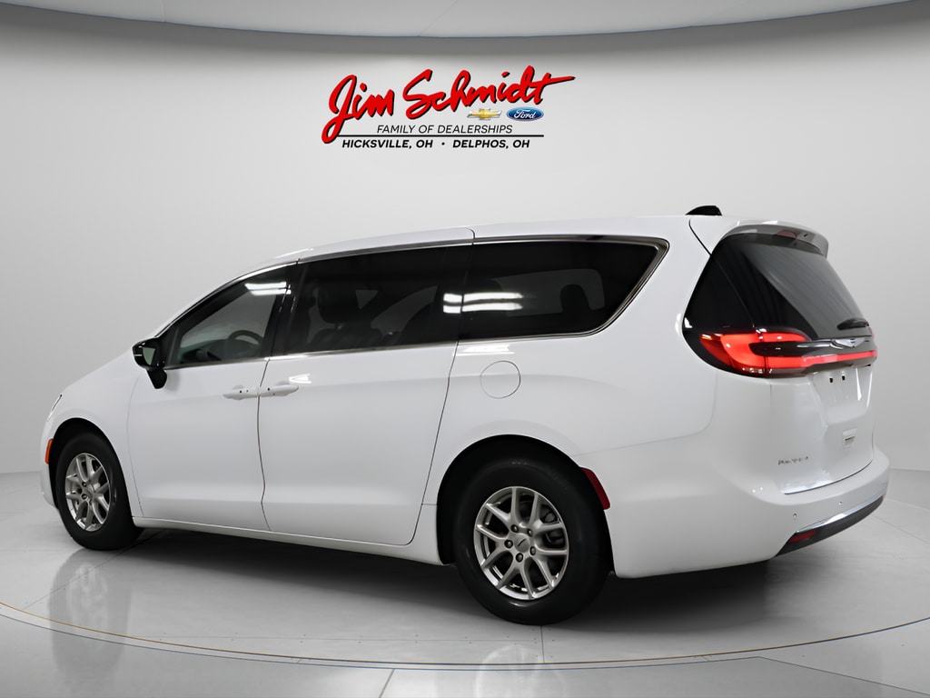 Used 2025 Chrysler Pacifica Select Minivan/Van