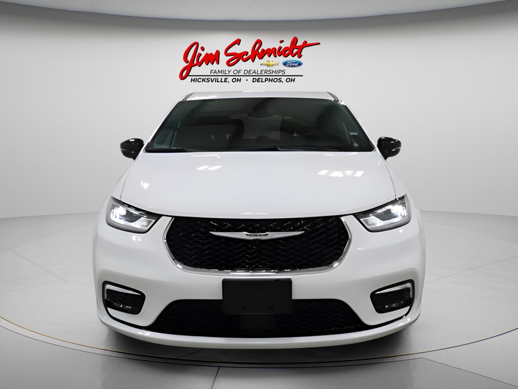 Used 2025 Chrysler Pacifica Select Minivan/Van
