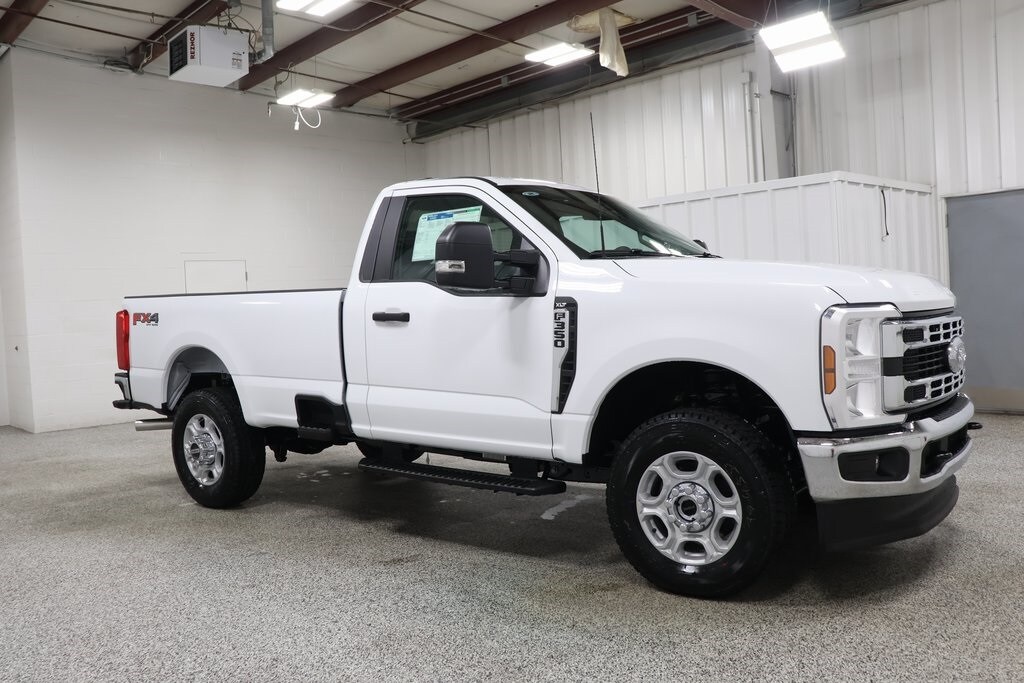 2025 Ford F-350 photo 2