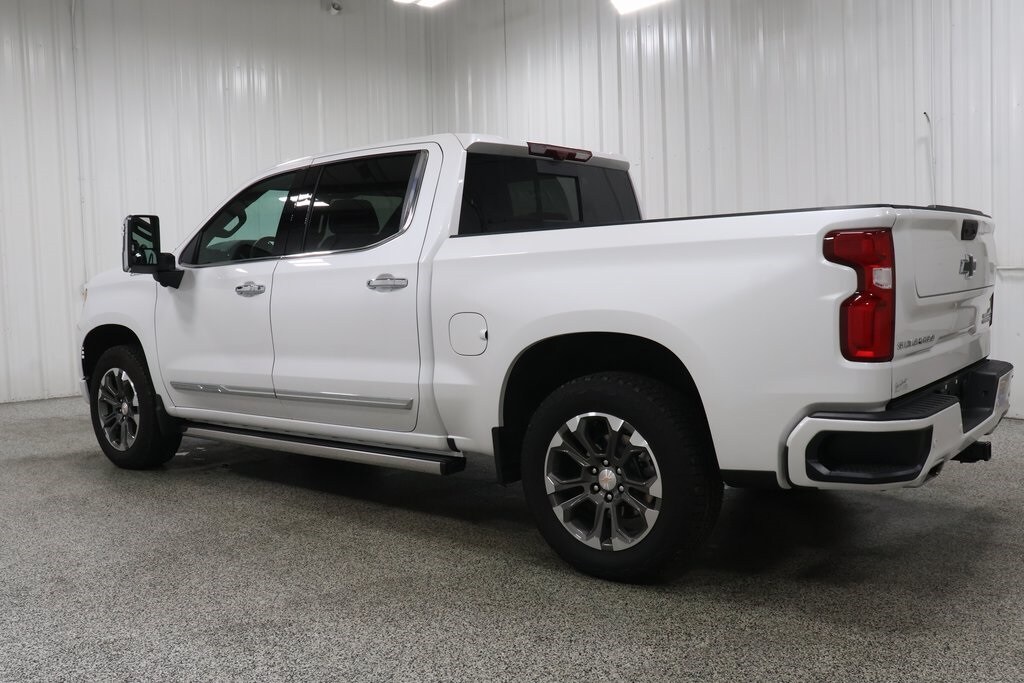 2025 Chevrolet Silverado 1500 High Country photo 4