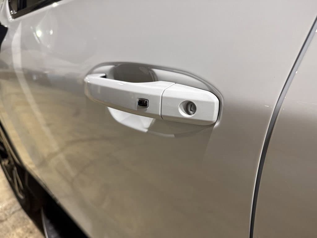 2025 GMC Sierra EV Denali - Photo 17