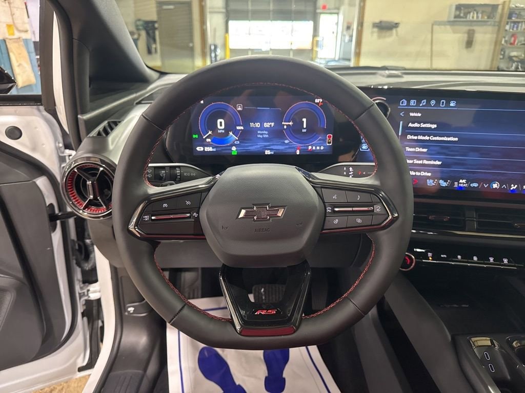 2025 Chevrolet Equinox EV RS - Photo 22