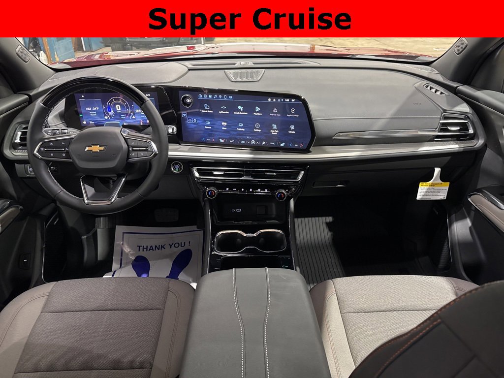 2025 Chevrolet Traverse photo 2
