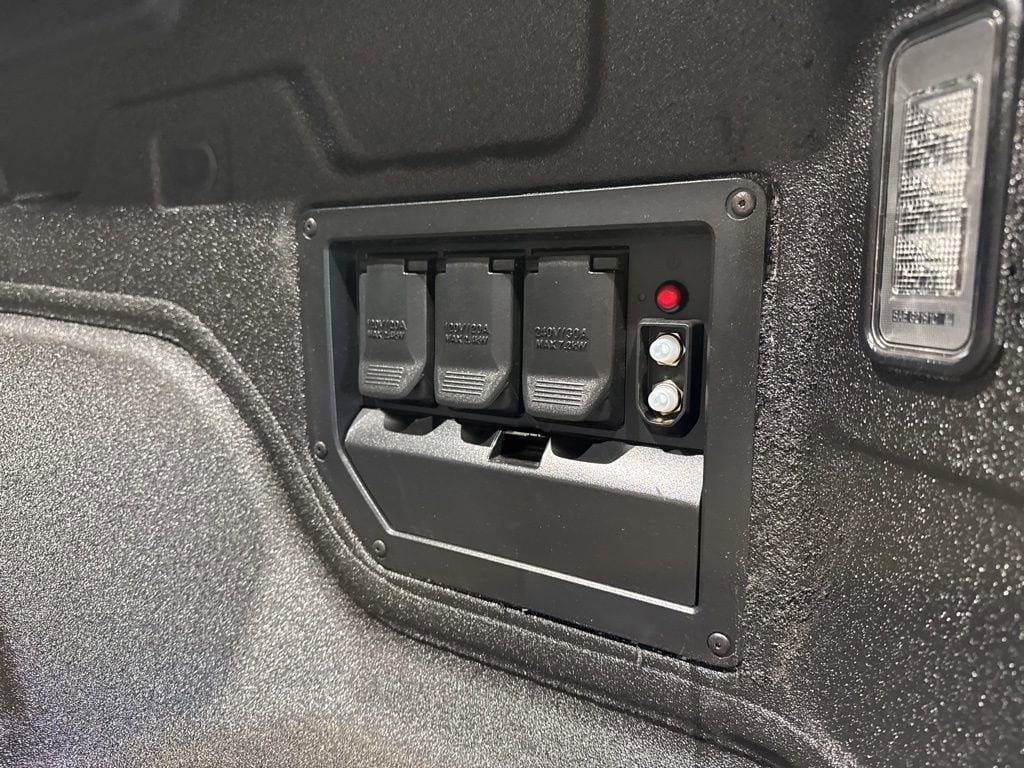 2025 GMC Sierra EV Denali - Photo 15