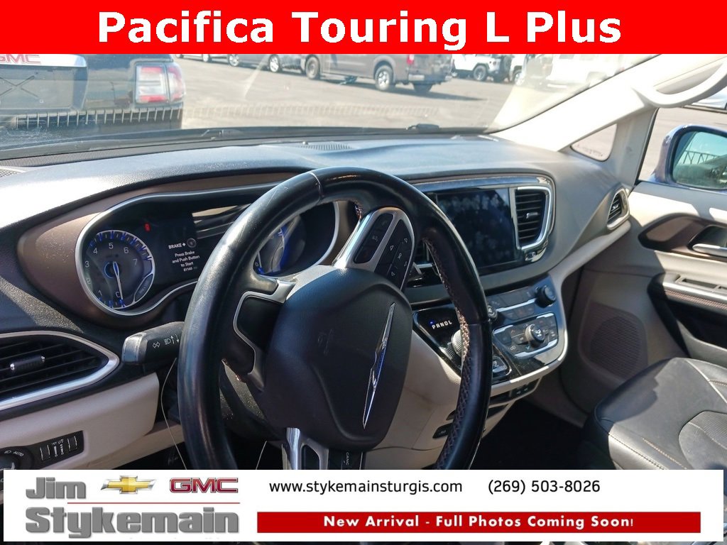 2017 Chrysler Pacifica Touring Plus photo 3