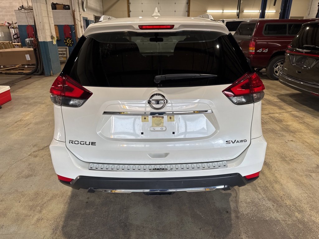 2017 Nissan Rogue SV photo 3
