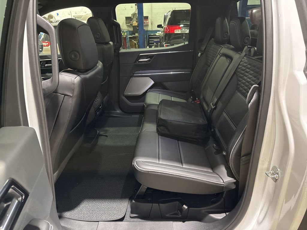2025 GMC Sierra EV Denali - Photo 35