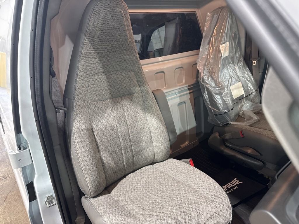 2024 GMC Savana Cargo Work Van - Photo 27