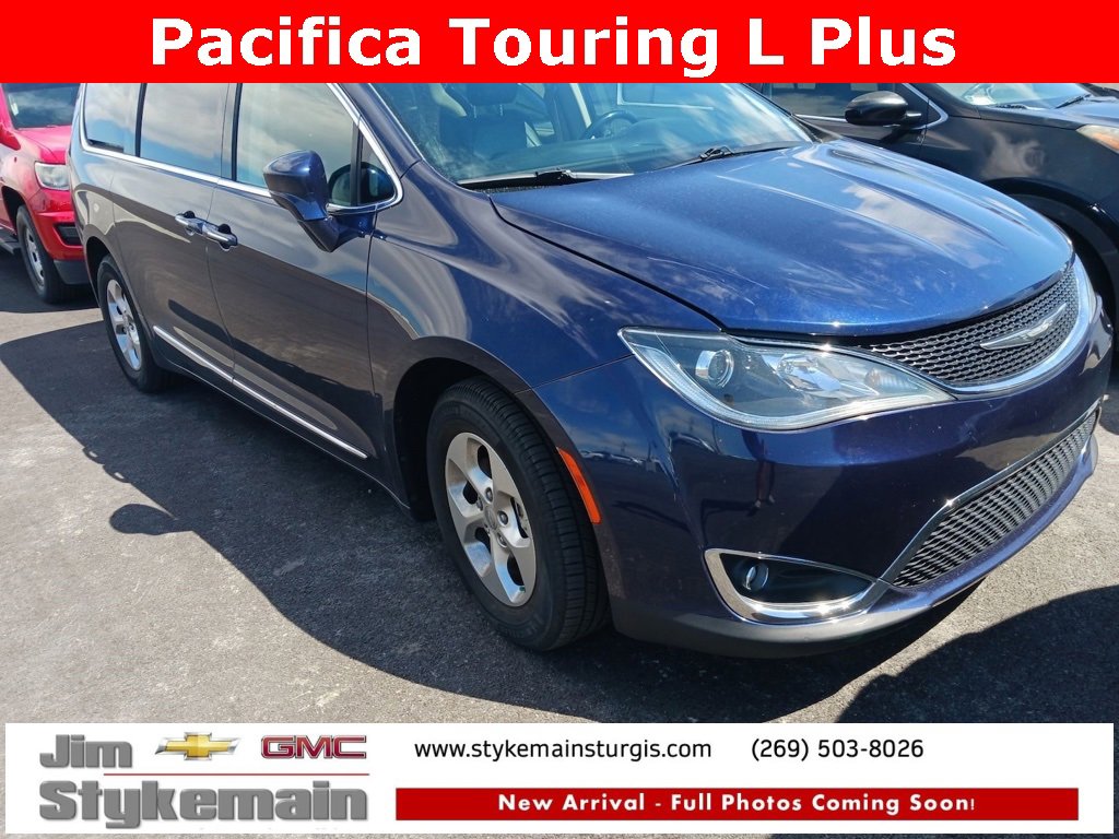 2017 Chrysler Pacifica Touring Plus photo 2